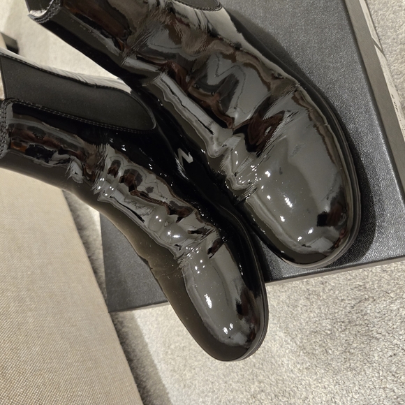 Chanel Black Patent Sheep Shearling Lined Leather Ankle Boots 40.5 - Picture 6 of 11